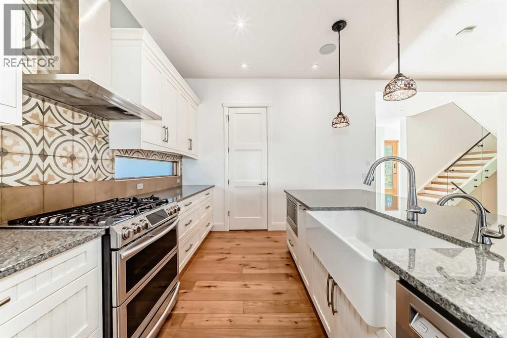 2323 3 Avenue Property Photo 8