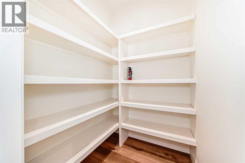 2323 3 Avenue Property Photo 9