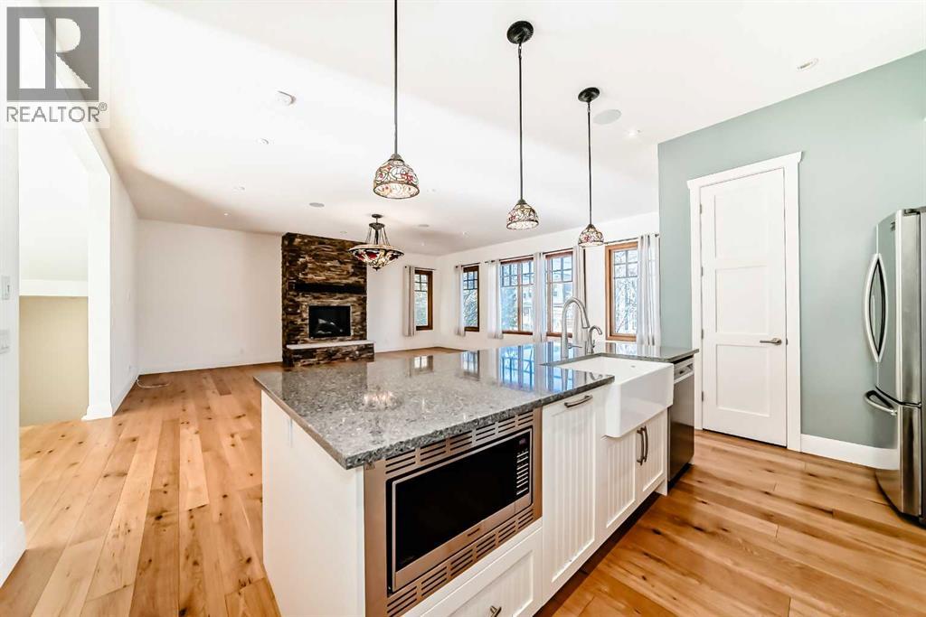 2323 3 Avenue Property Photo 10