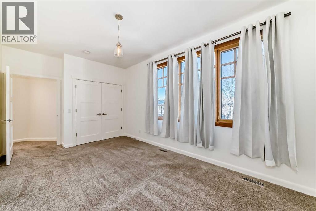 2323 3 Avenue Property Photo 29