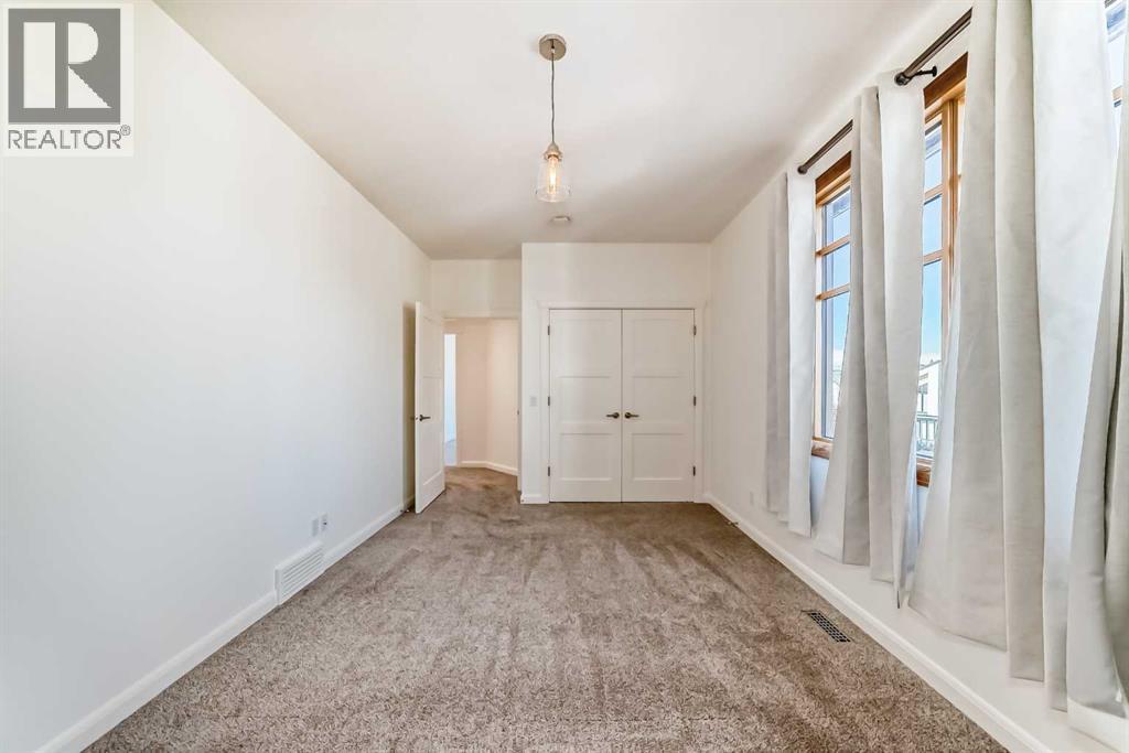 2323 3 Avenue Property Photo 30