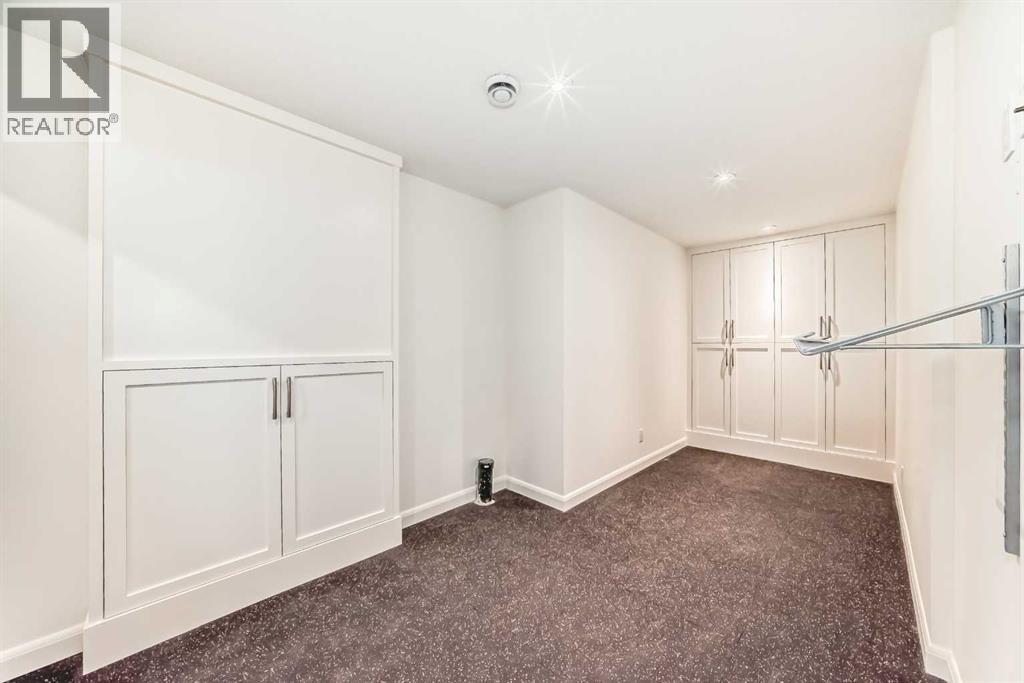 2323 3 Avenue Property Photo 34