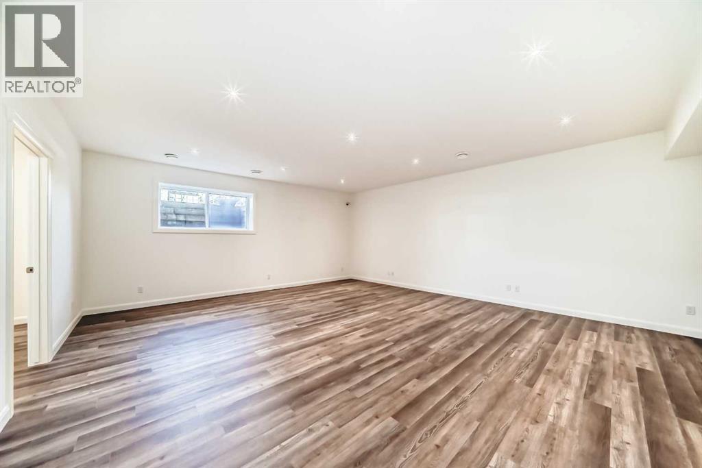 2323 3 Avenue Property Photo 35