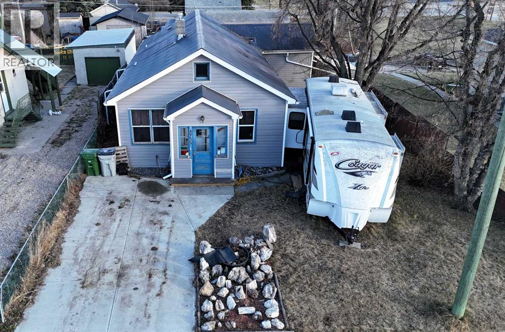 4725 5 Ave Property Photo 1