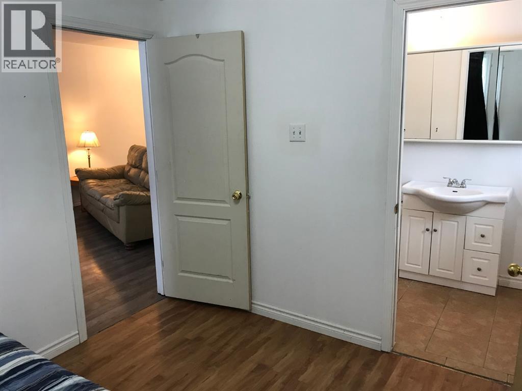 4725 5 Ave Property Photo 9
