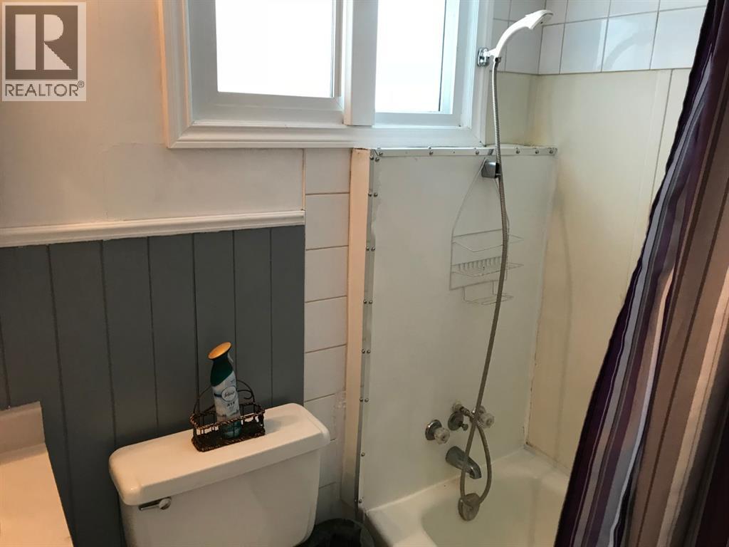 4725 5 Ave Property Photo 18