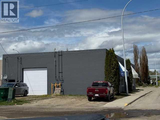 4903 2 Avenue E Property Photo 3