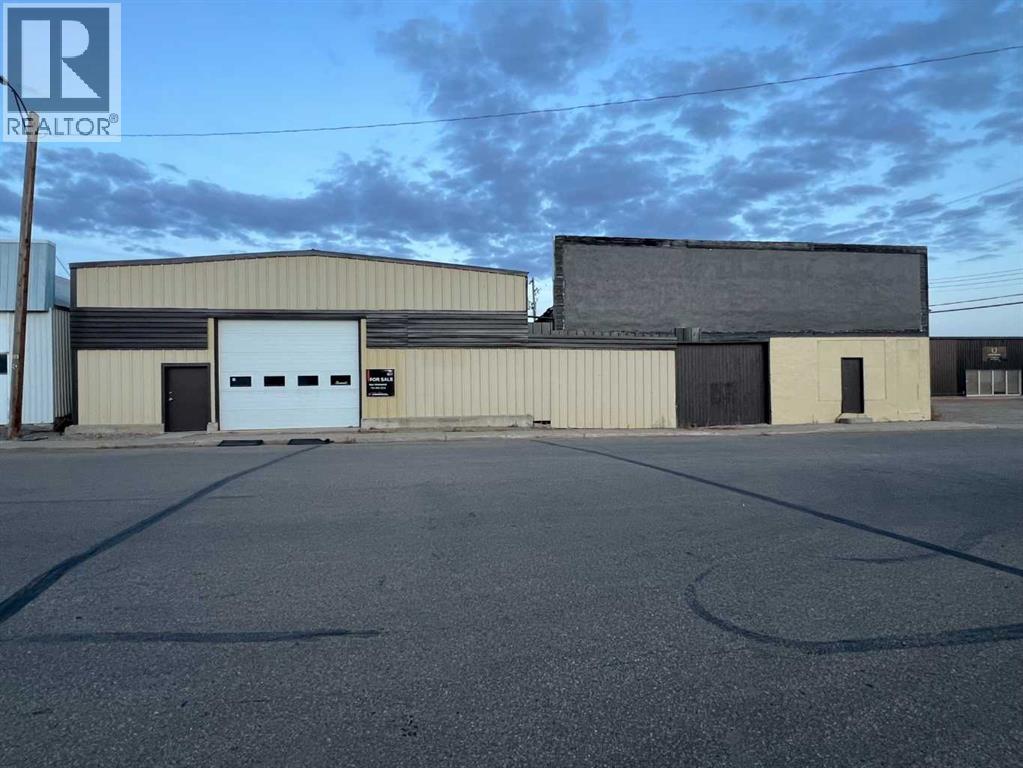 5015 49 Street Property Photo 1