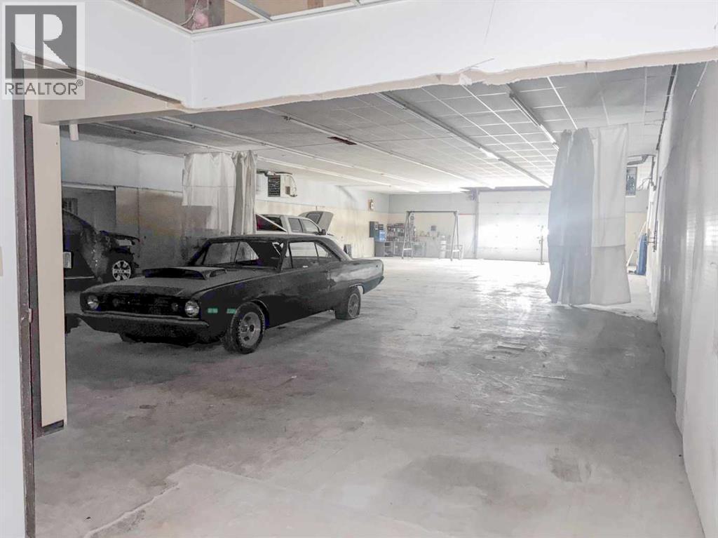 5015 49 Street Property Photo 2