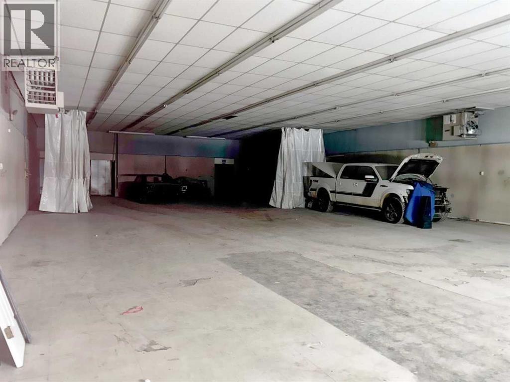 5015 49 Street Property Photo 3