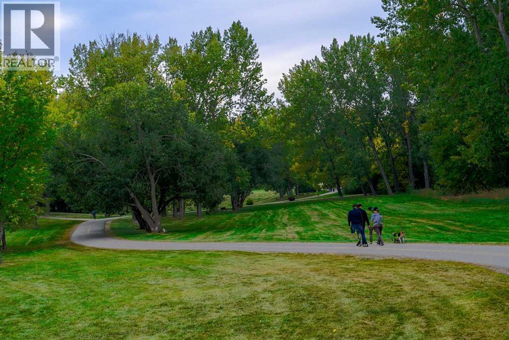 218 19 Avenue Property Photo 8