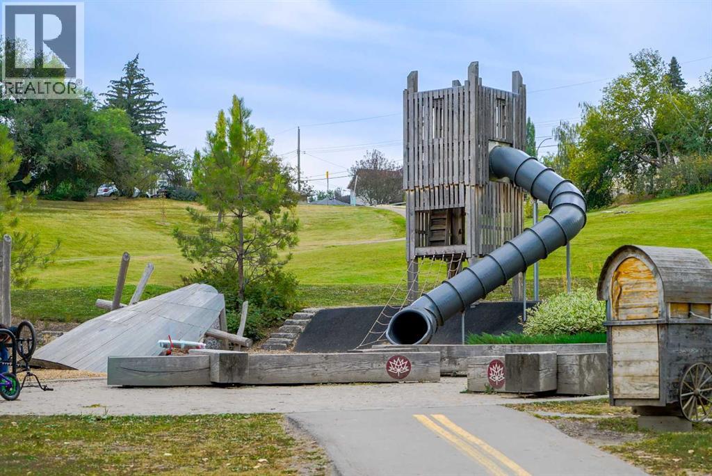 218 19 Avenue Property Photo 11