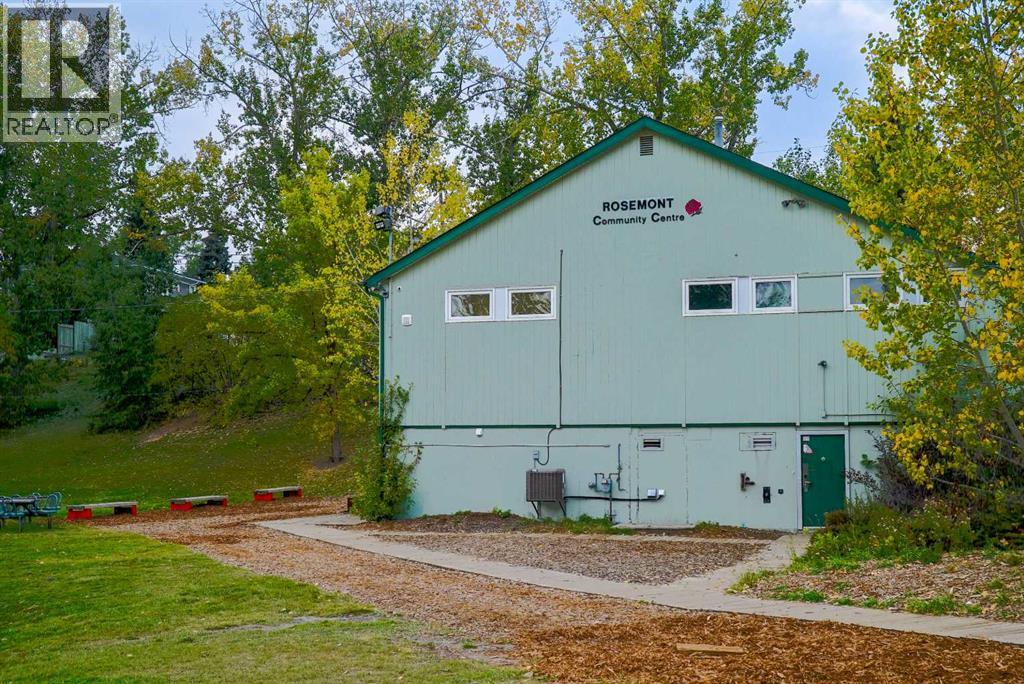 218 19 Avenue Property Photo 12