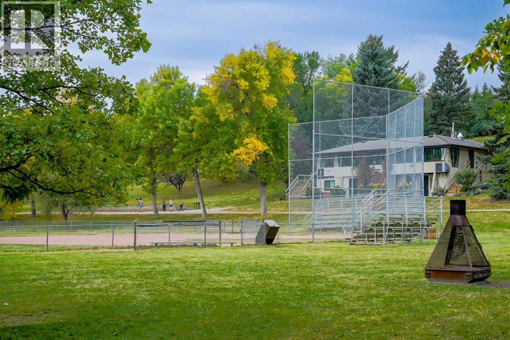 218 19 Avenue Property Photo 14