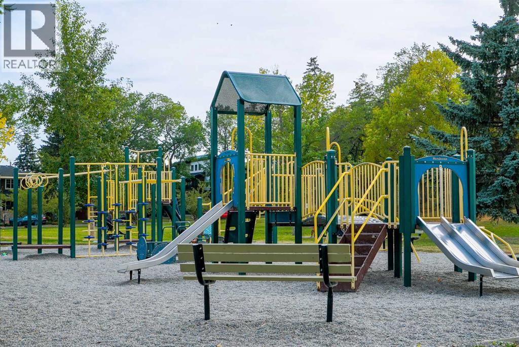 218 19 Avenue Property Photo 22