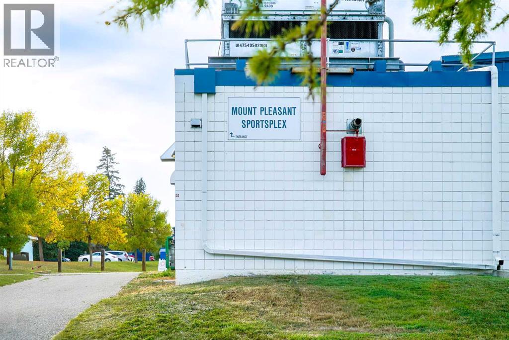 218 19 Avenue Property Photo 24