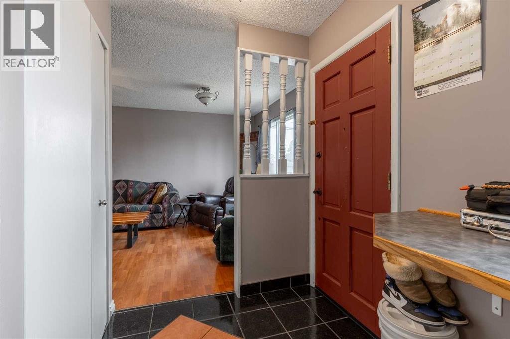 1919 19 Avenue Property Photo 6