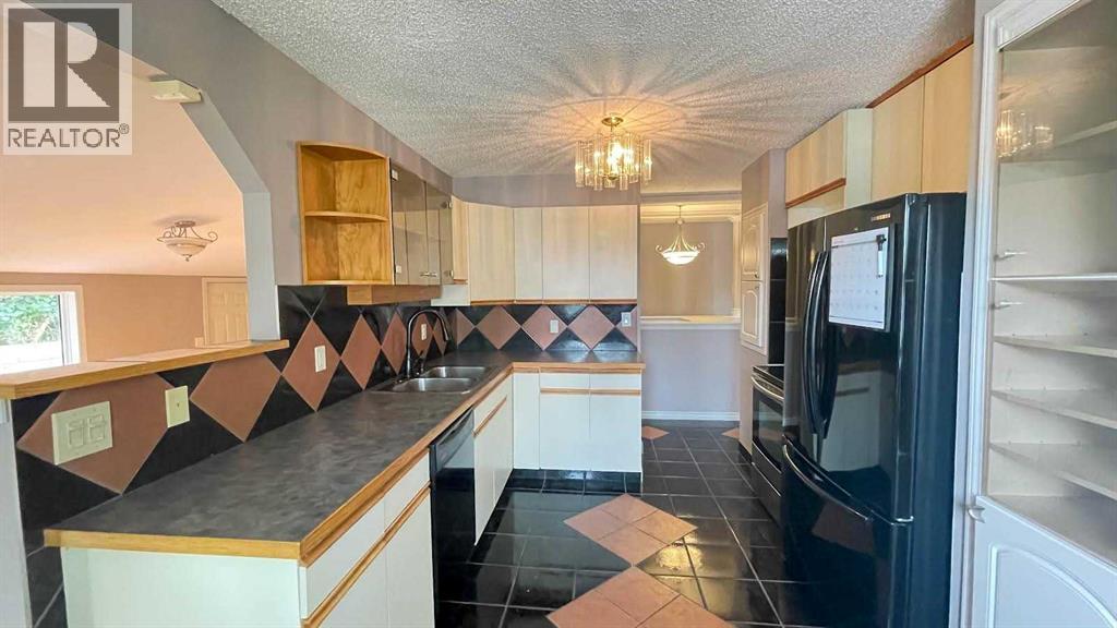 1919 19 Avenue Property Photo 8