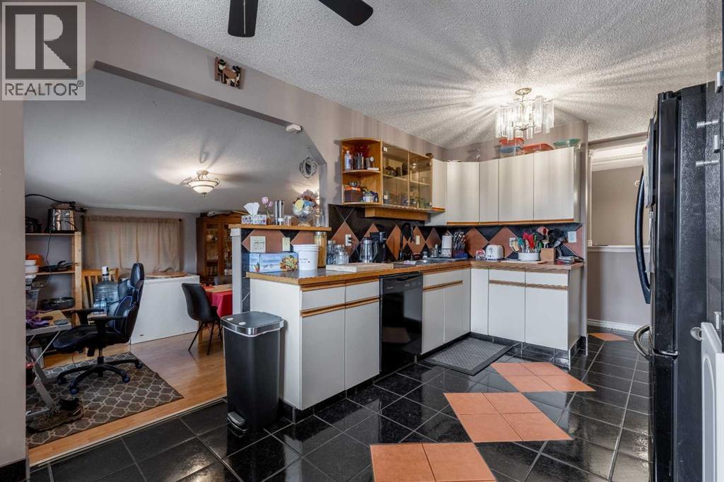 1919 19 Avenue Property Photo 12