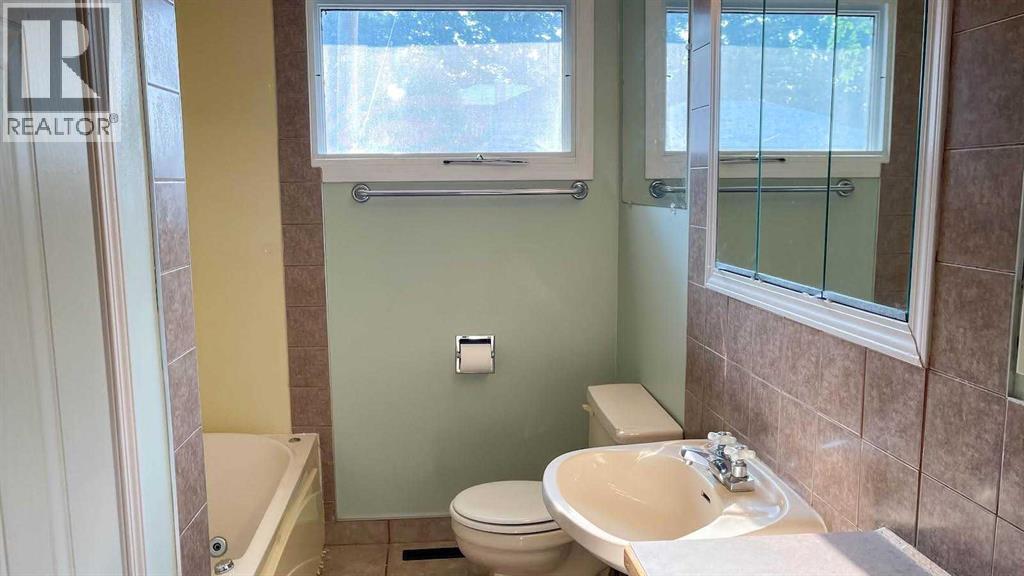 1919 19 Avenue Property Photo 21