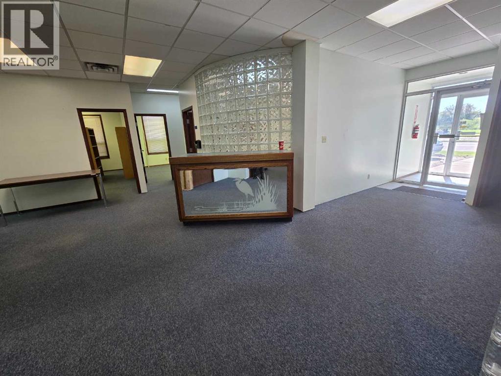 4628 62 Street Property Photo 3