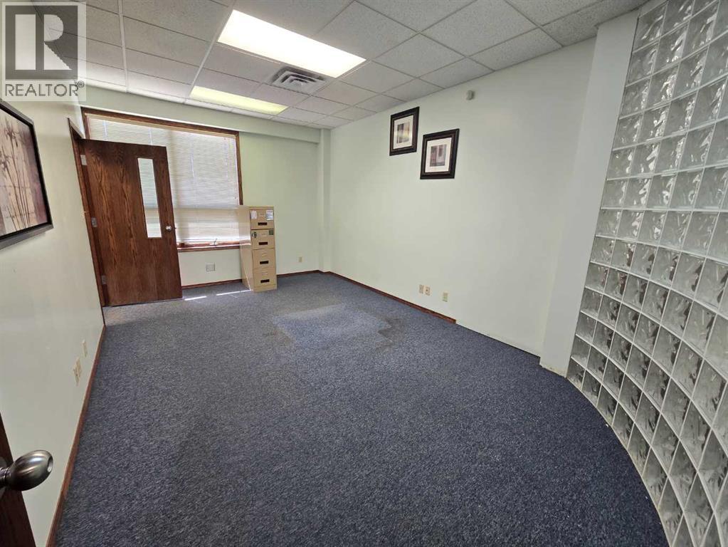 4628 62 Street Property Photo 6
