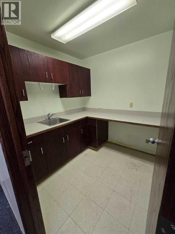 4628 62 Street Property Photo 8