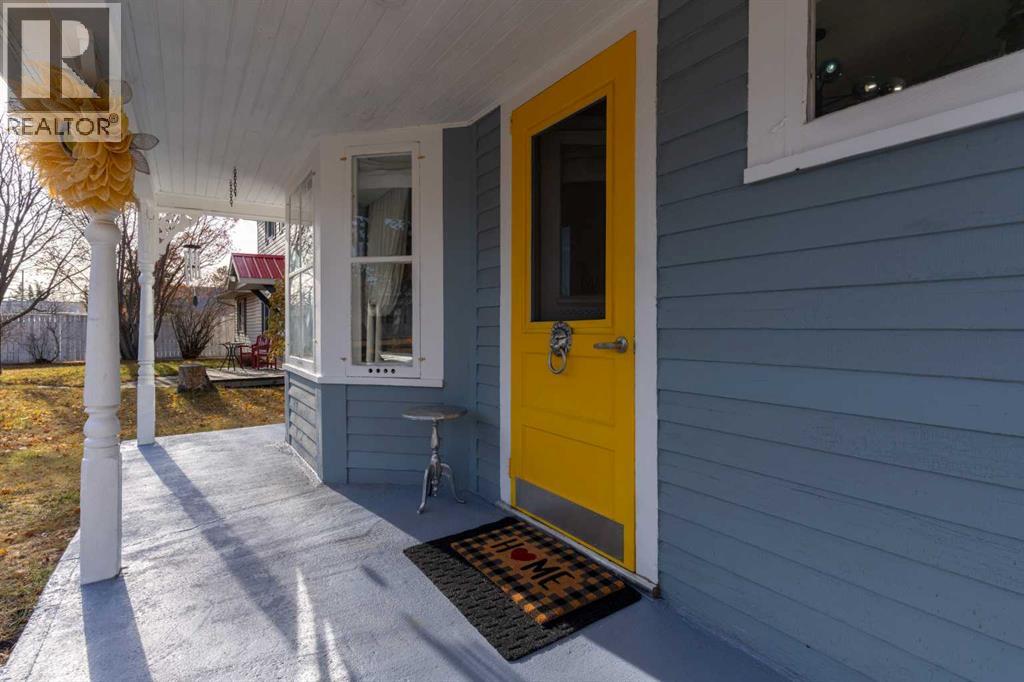 5013 49 A Street Property Photo 1