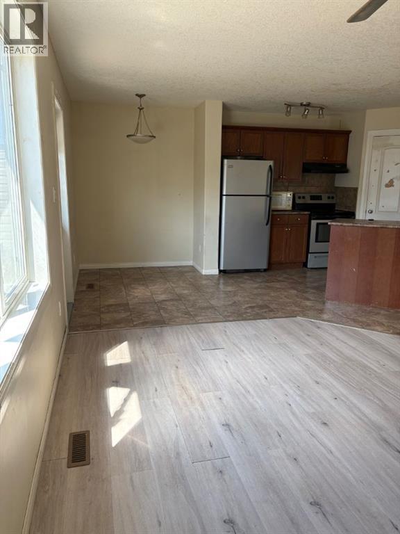 6802 50 Avenue Property Photo 3