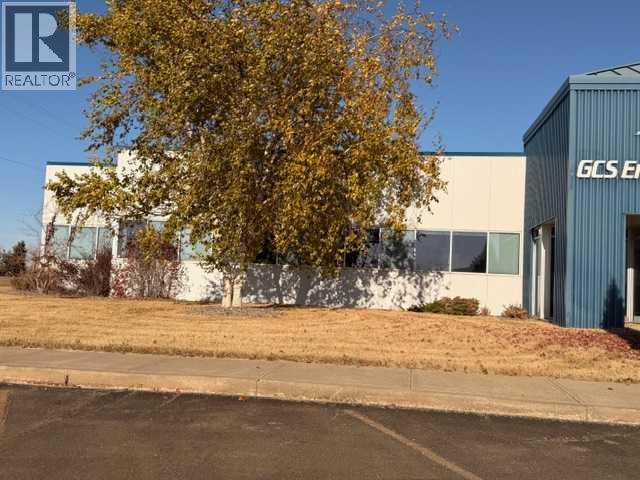4411 49 Street Property Photo 2