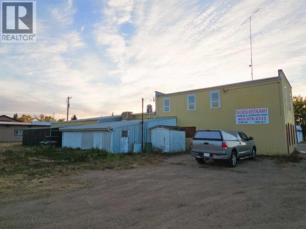 102 Railway Avenue E Property Photo 2