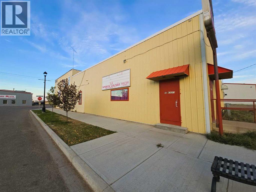 102 Railway Avenue E Property Photo 3
