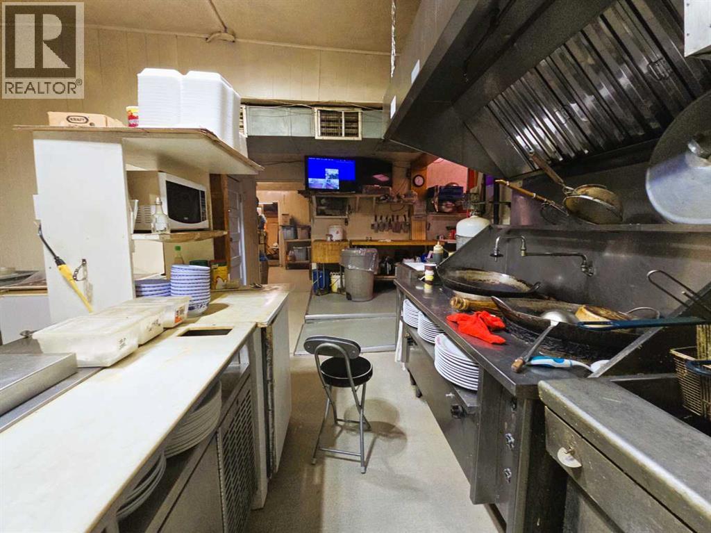 102 Railway Avenue E Property Photo 23