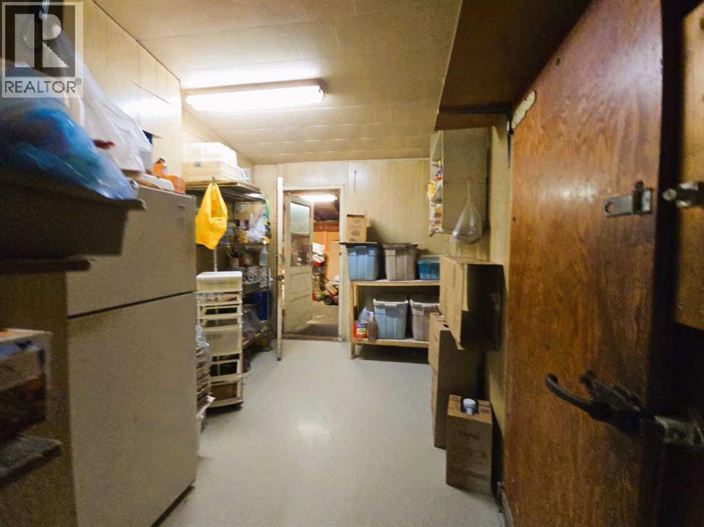 102 Railway Avenue E Property Photo 29