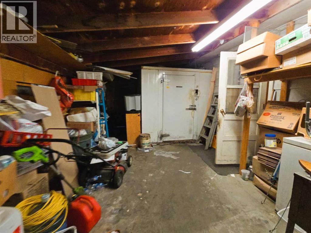 102 Railway Avenue E Property Photo 32