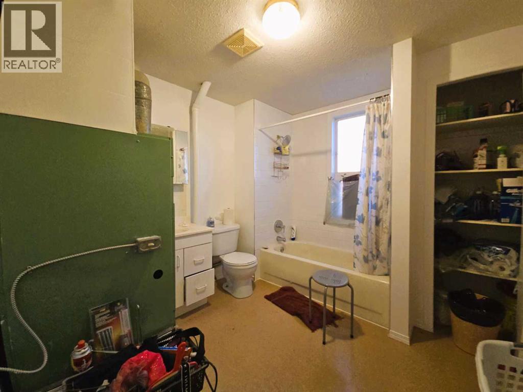 102 Railway Avenue E Property Photo 36