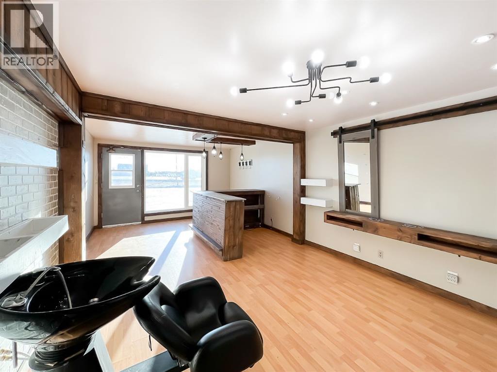 8 Railway Avenue Ne Property Photo 4