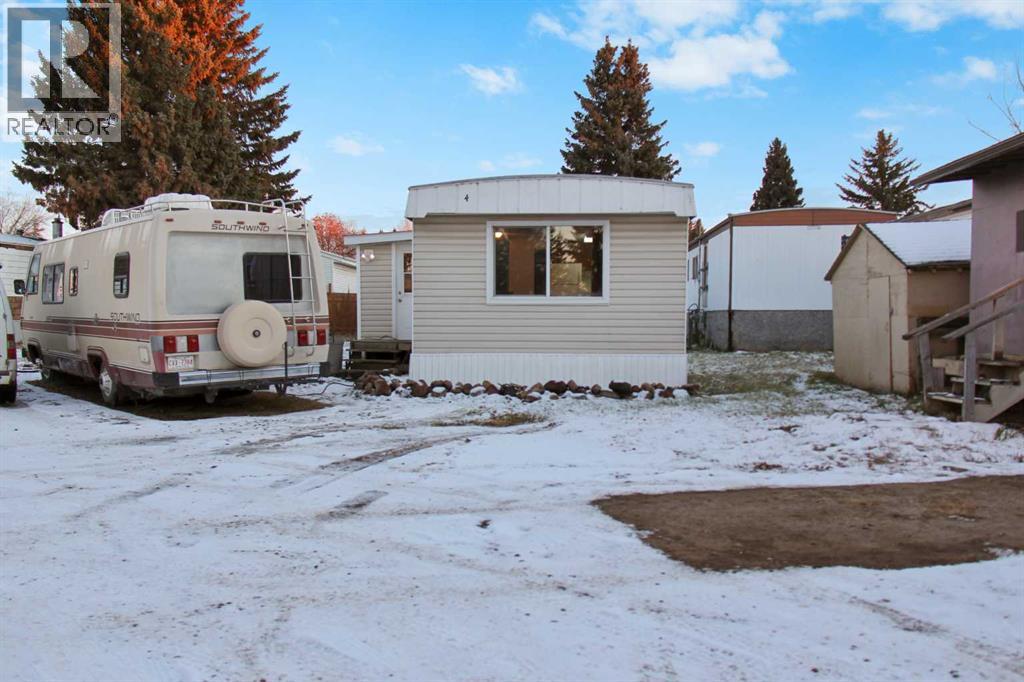 4504 41 Street Property Photo 2