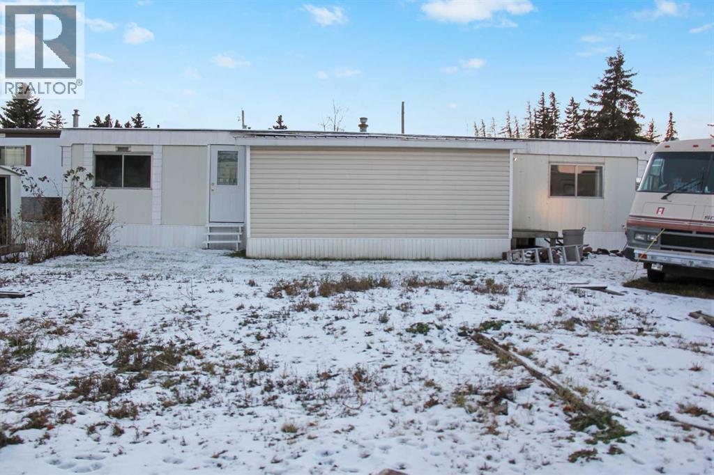 4504 41 Street Property Photo 4
