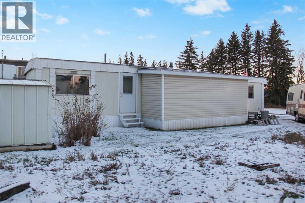 4504 41 Street Property Photo 5