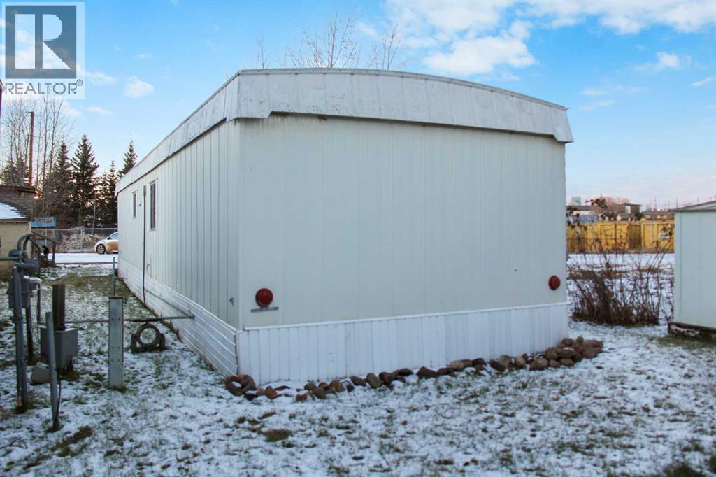4504 41 Street Property Photo 7