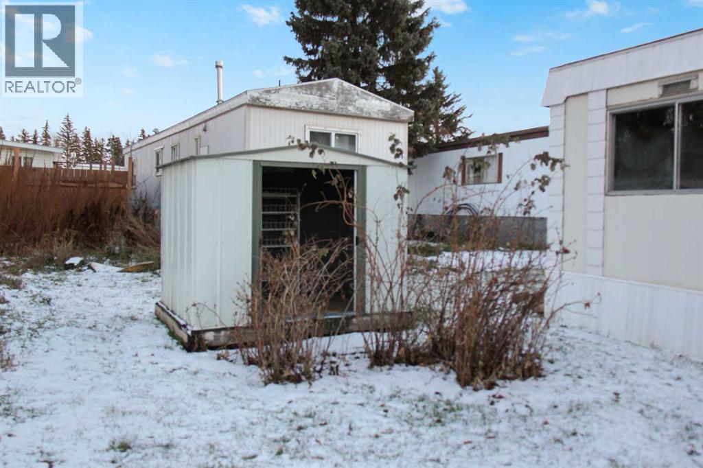 4504 41 Street Property Photo 8