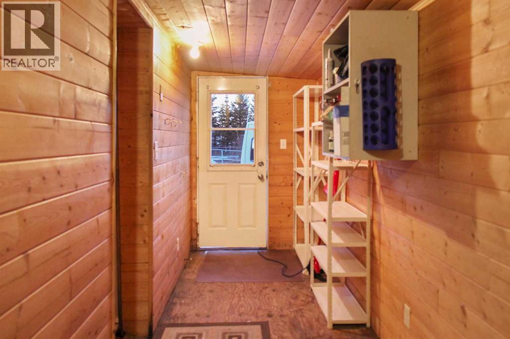4504 41 Street Property Photo 9
