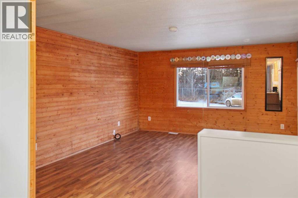 4504 41 Street Property Photo 11