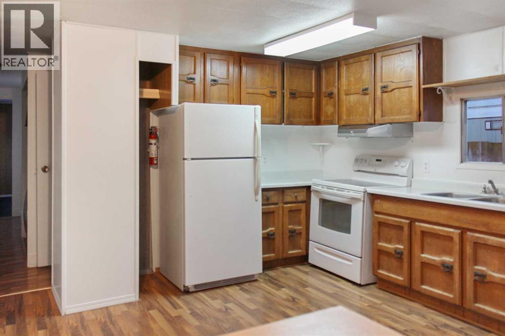4504 41 Street Property Photo 13