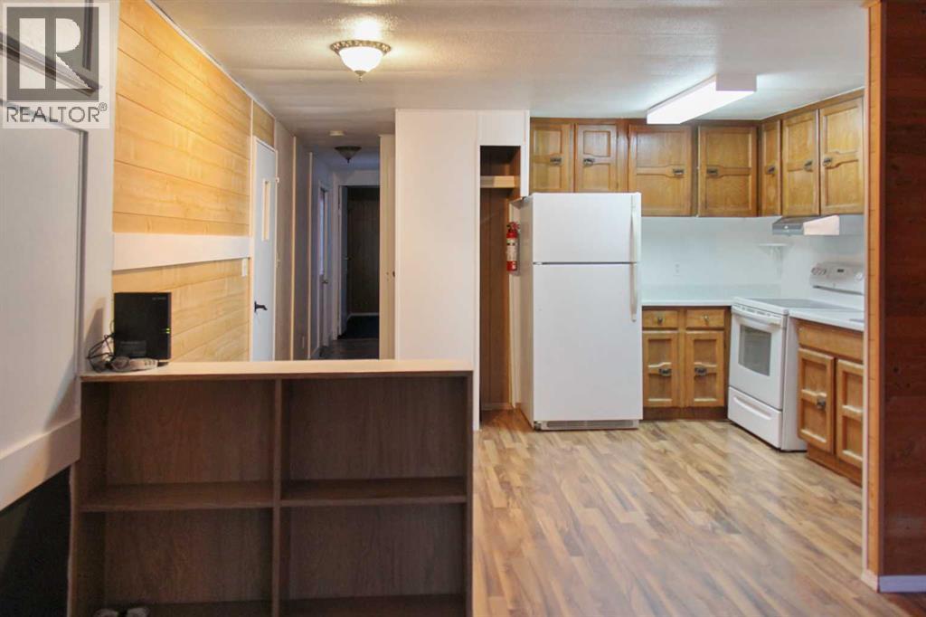 4504 41 Street Property Photo 14