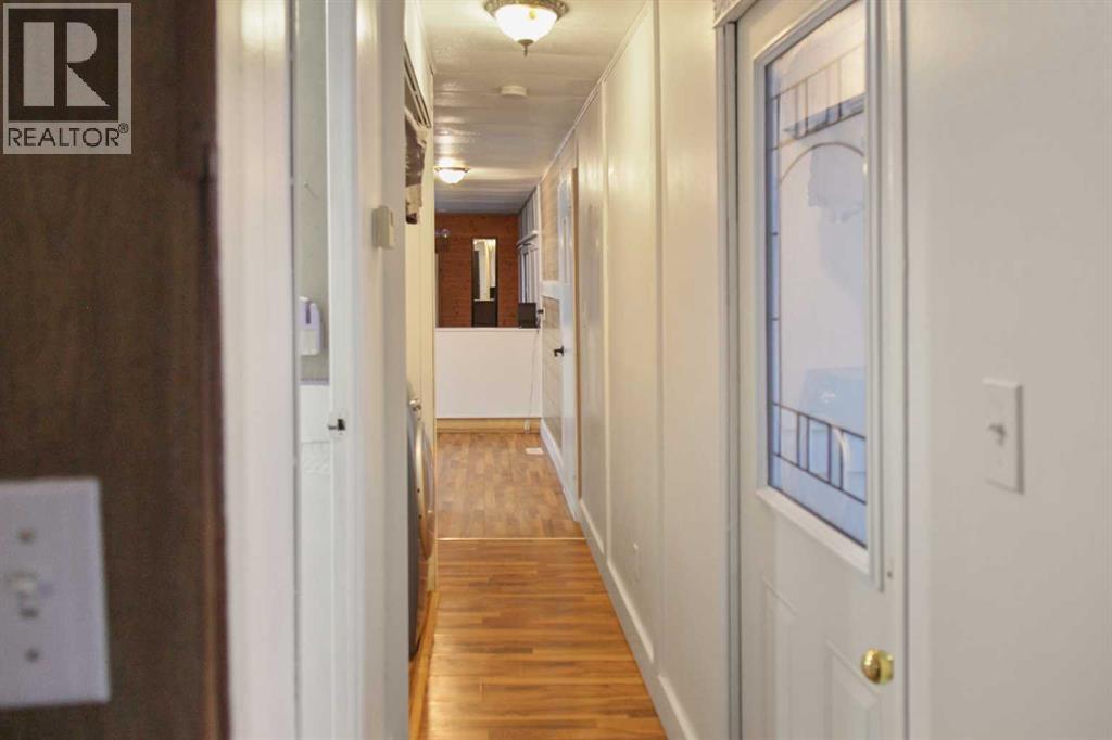 4504 41 Street Property Photo 16