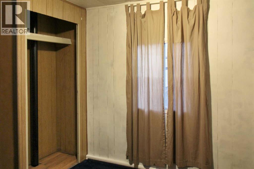 4504 41 Street Property Photo 17