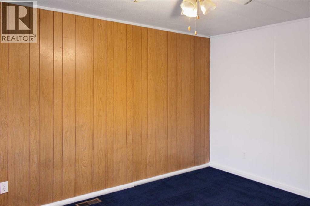 4504 41 Street Property Photo 18