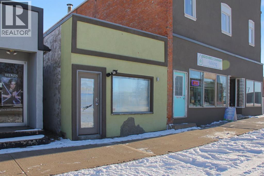 5205 50 Street Property Photo 2